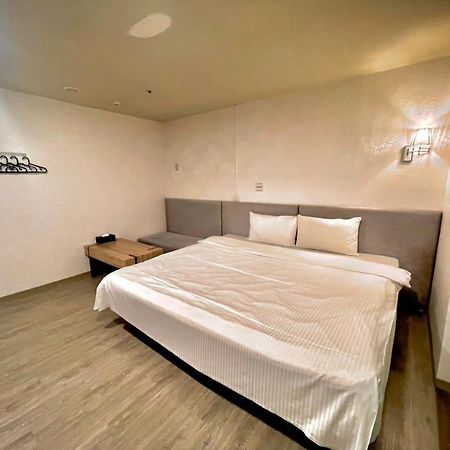 Walker Hotel - Zhengyi 2 تايبيه المظهر الخارجي الصورة